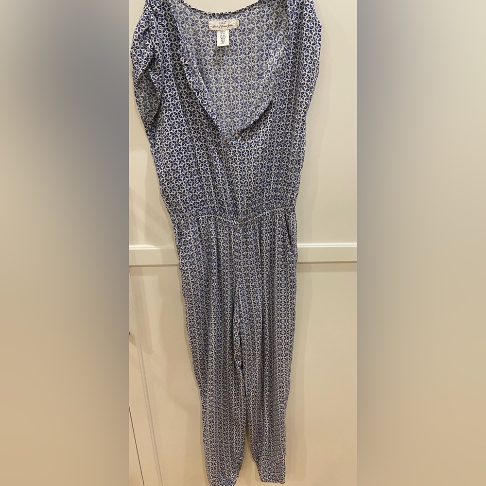 LOGG H&M blue and white pattern jumper. Size 14 girls.